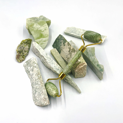100% natuurlijke Xiuyan Stone Jade Roller Gua Sha Set voor gezichtslifting en huidversterking